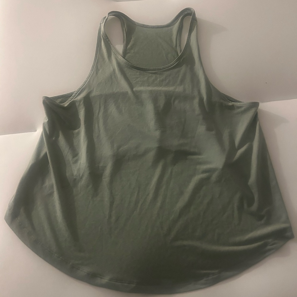 Lululemon size 6 flowy top. Back is shorter than front